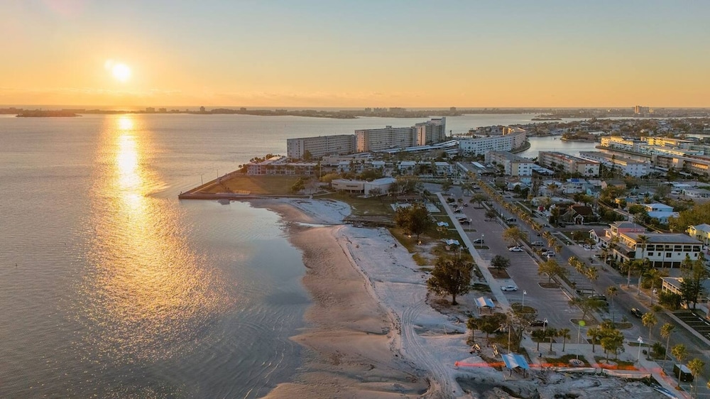 Royal Blue Downtown-gulfport-heated Pool