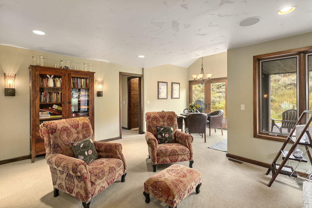 Upper Telemark Drive Home at Deer Valley Resort - 7 Bedroom Home with Hot Tub #2960 7 Home
