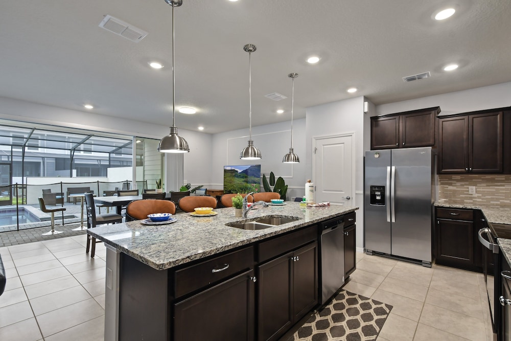 Family Getaway With Themed Rooms & Private Pool