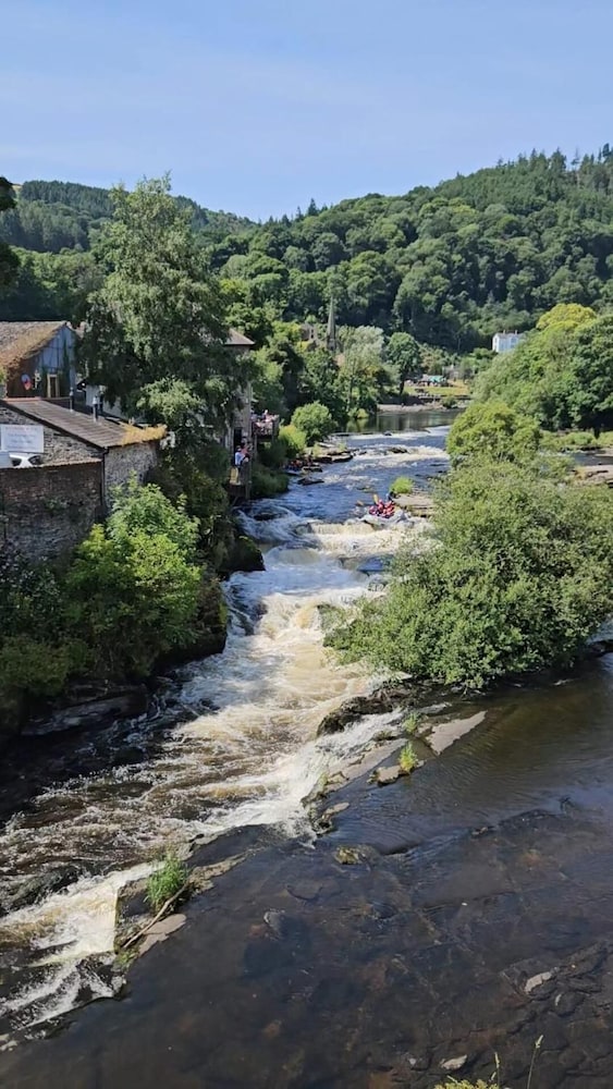 Llangollen Retreat With Stunning Views of the Castle