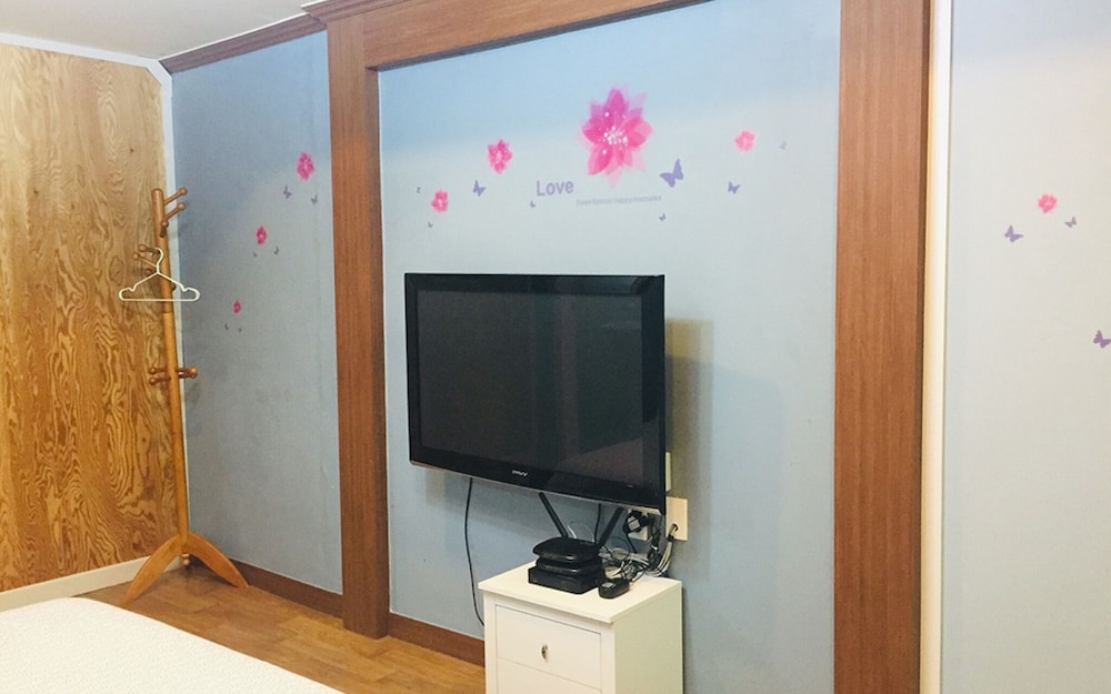 Jeju Honey Night Guest House view 5