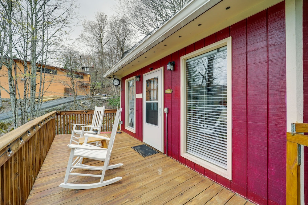 Charming Home < 1 Mi to Beech Mountain Ski Resort view 5