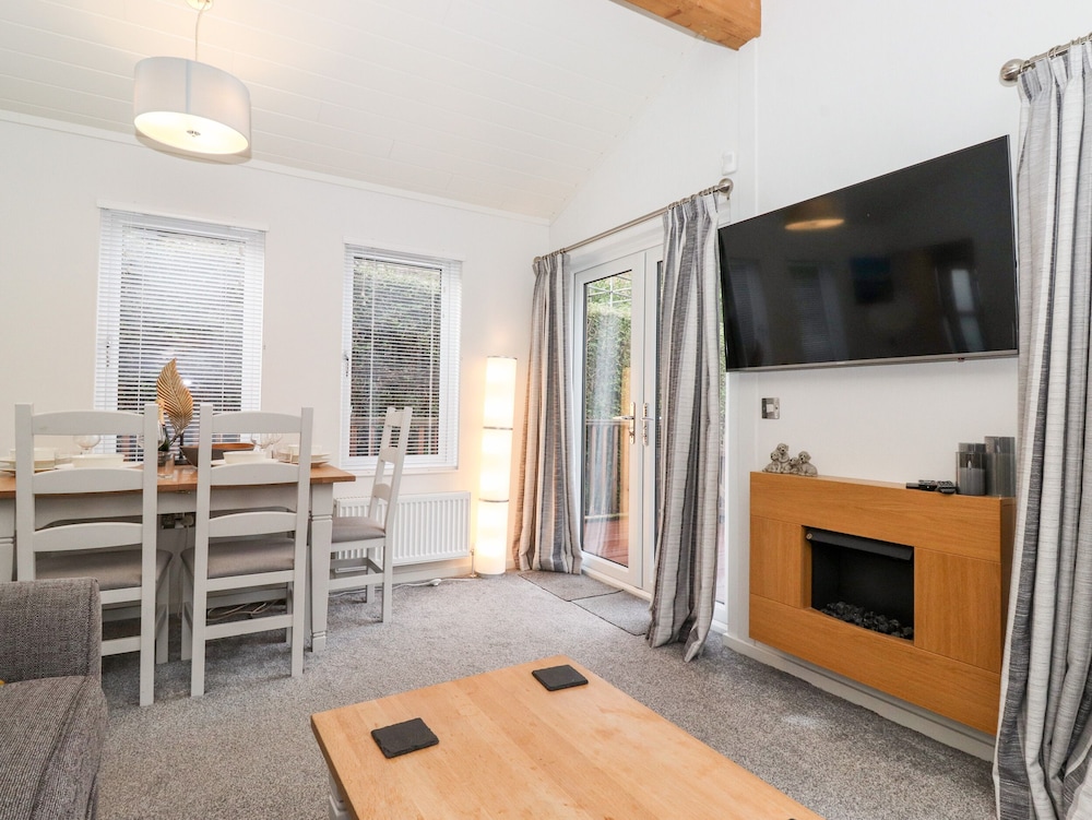 Bowness Bay Lodge