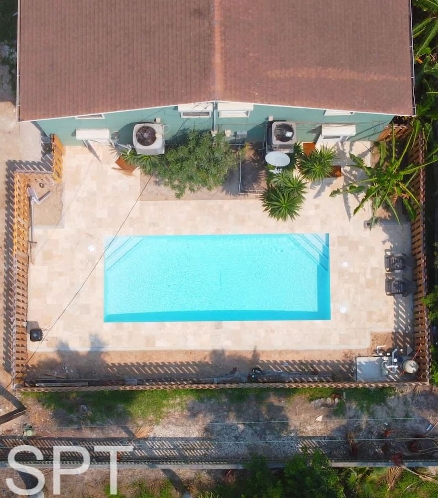 Large 3 Bedr Bay Views Pool Great Deck 3 Bedroom Condo