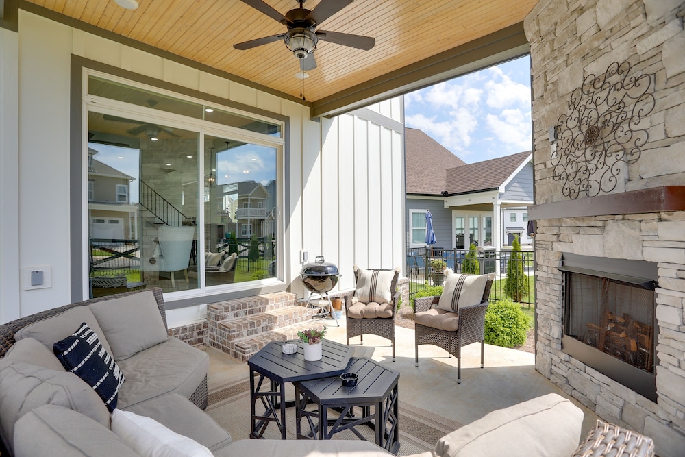 Modern Luxury Retreat: Walk to Tims Ford Lake!