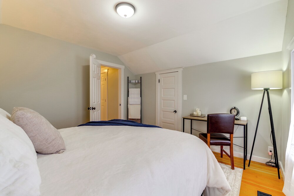 1 Mi to Historic Dtwn: Dog-friendly Everett Home!