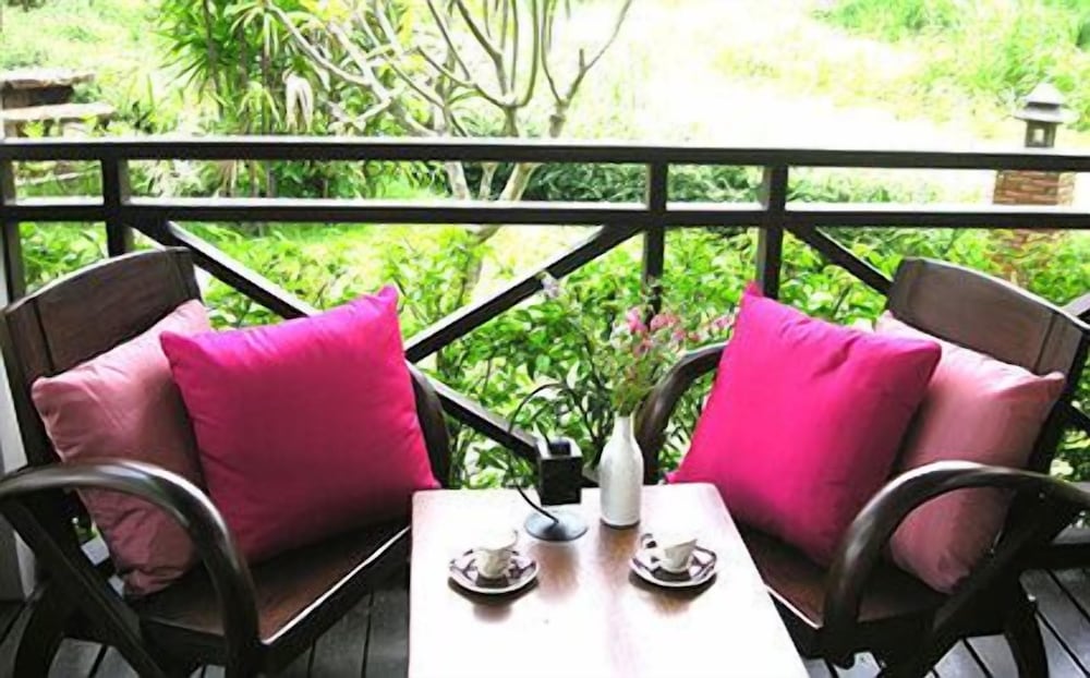 Baan Rim Klong Resort