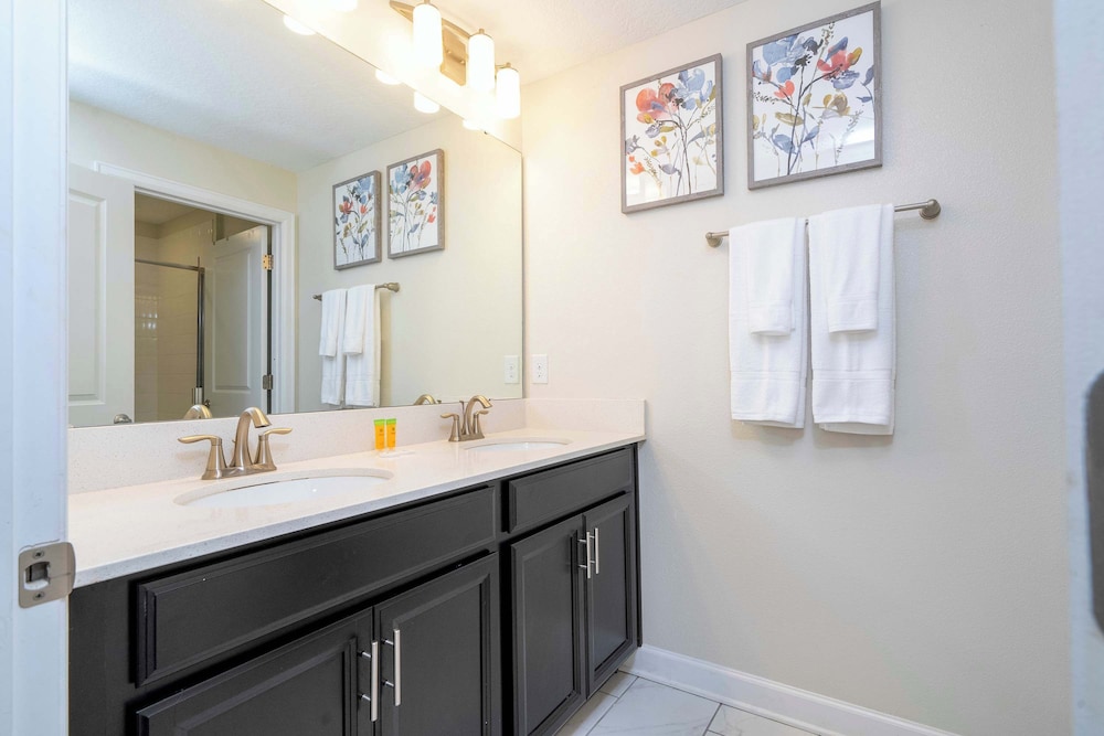 Stunning 4Bd With Pool At Storey Lake Resort 4821