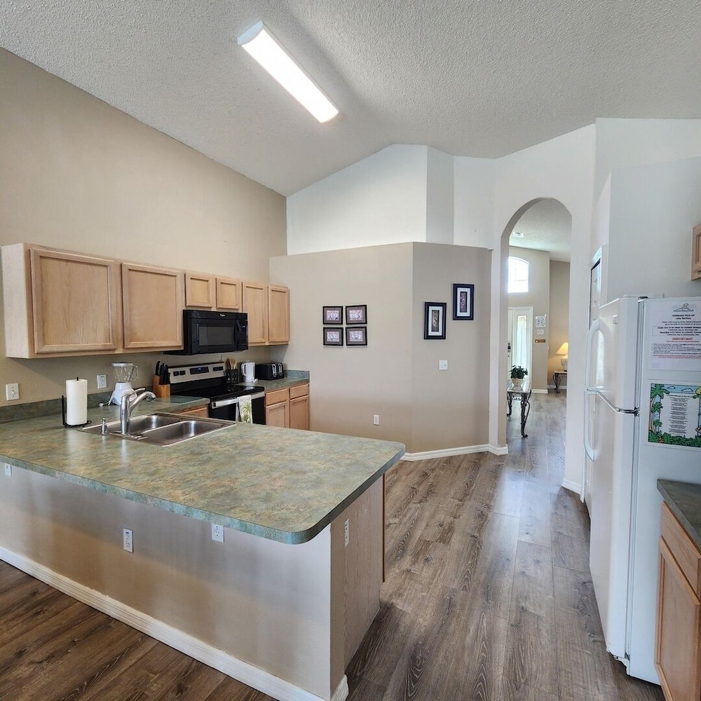 LKB4705AW 4 Bedroom villa in Lake Berkley 4 Home