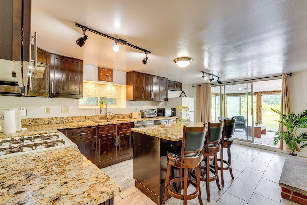 Cozy House on Meadowbrook Lake: Serene, Scenic!