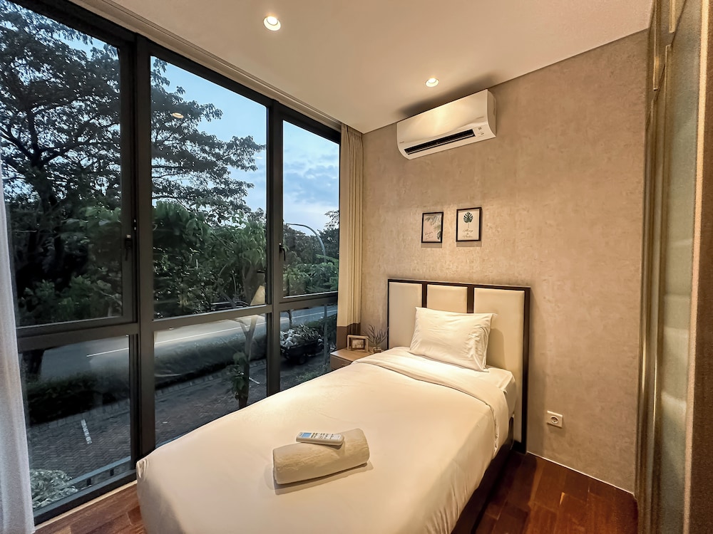 Tranquil And Modern Haven 2Br At The Rosebay Apartment