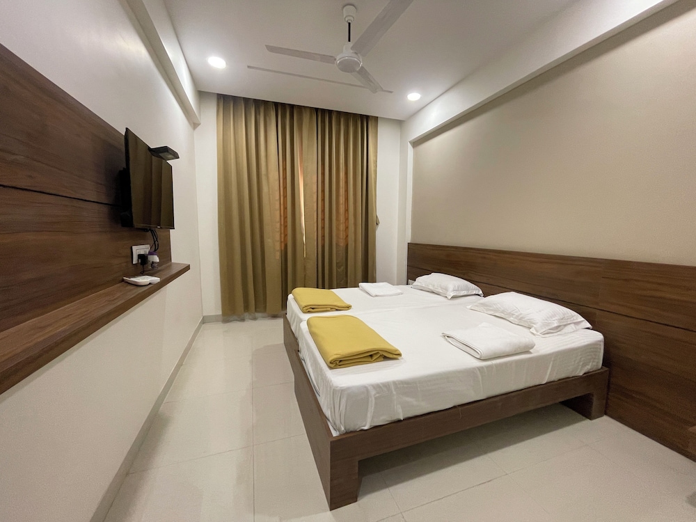 Stay Guru Hari Om Residency