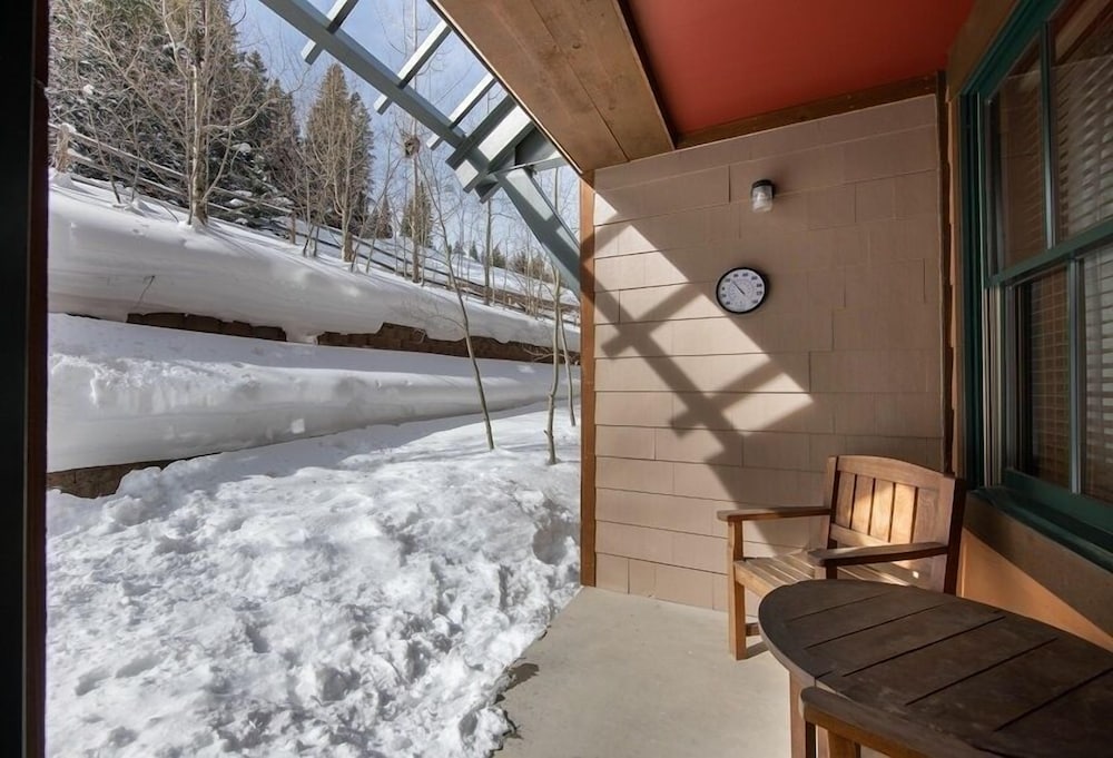 Zephyr Mountain Lodge Condos