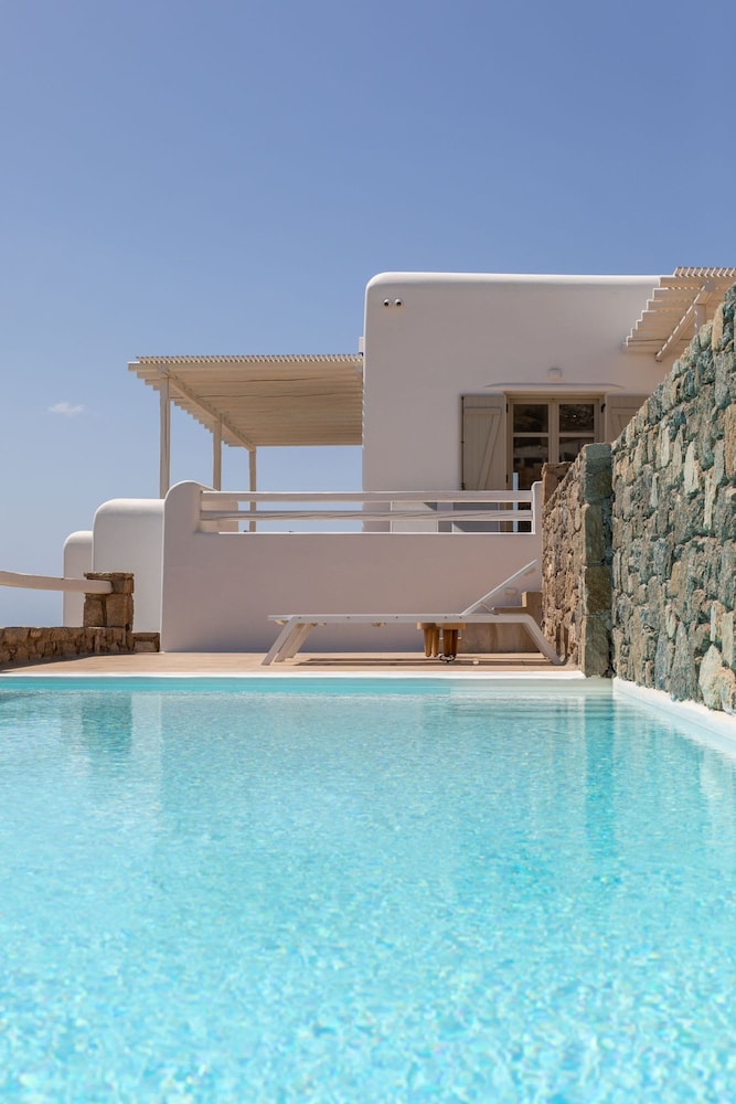 Renovated Luxury Oceanview Villa With Pool in Mykonos