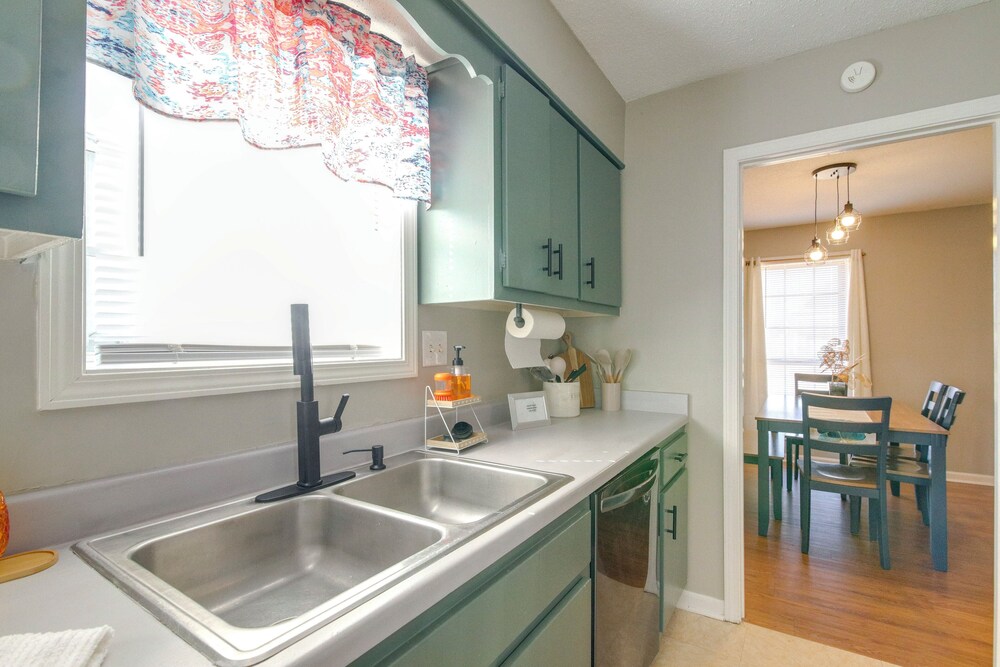 4 Mi to Shelby Farms Park: Memphis Home w/ Patio!