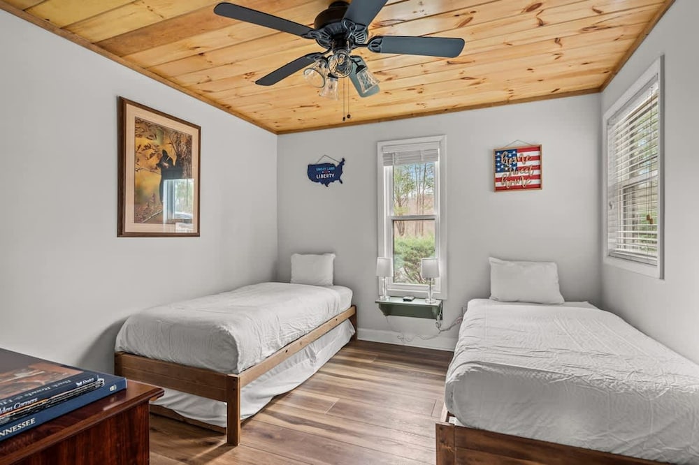 Indoor Pool Sleeps 7 Mountain Views Playground