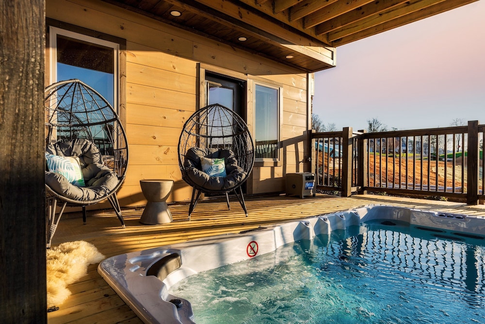 The Luxe 4 Bedroom Cabin