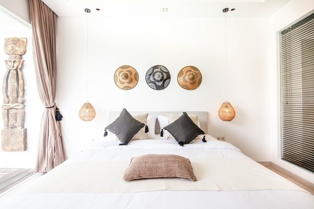 Contemporary 4BR Villa, 400m to Canggu Shore