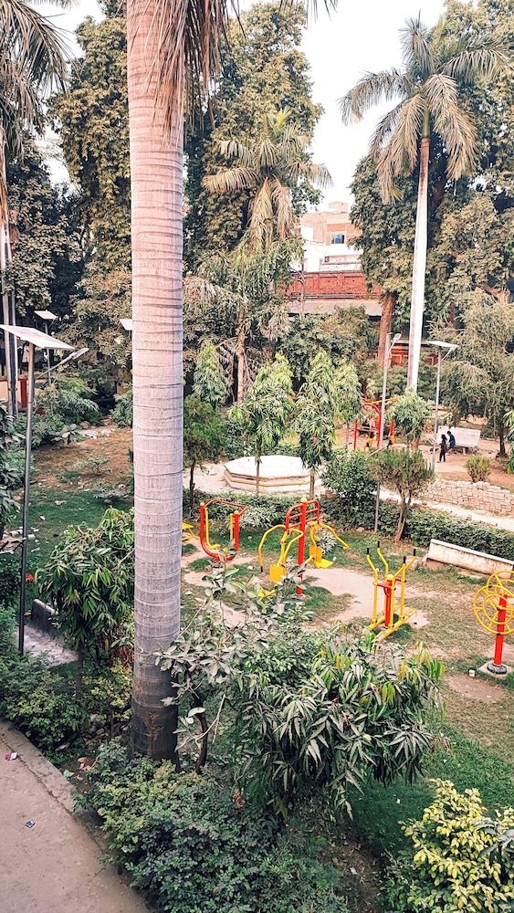 taj plaza paying guest house
