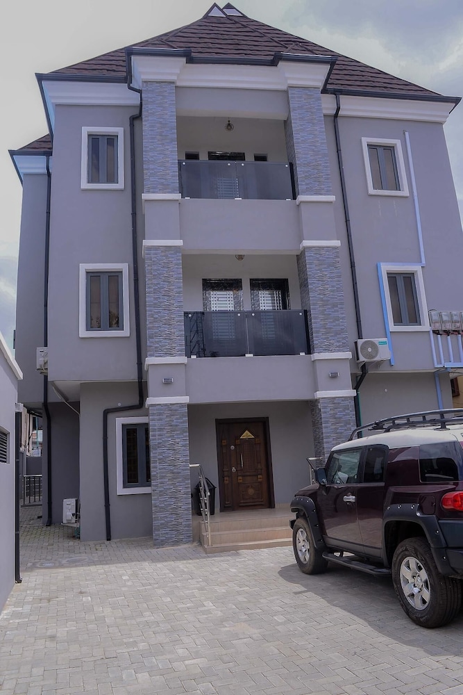 Bamgbose Apartments - Sleeps 2 - Parking - Wifi