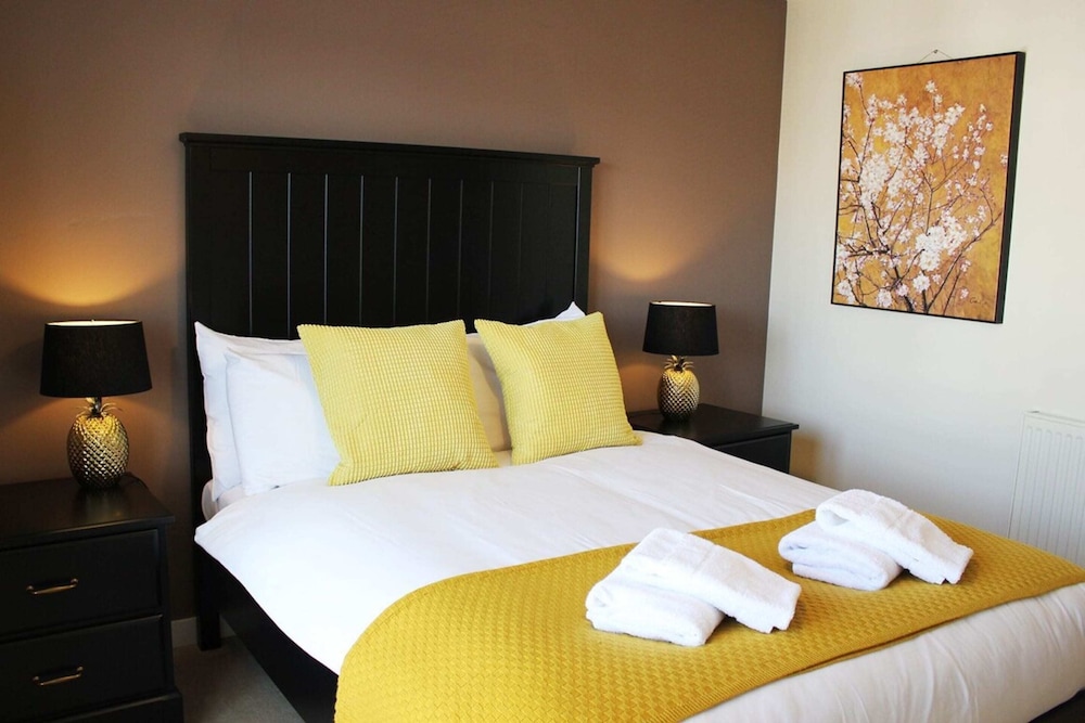 2 Bedroom Apartment With Parking