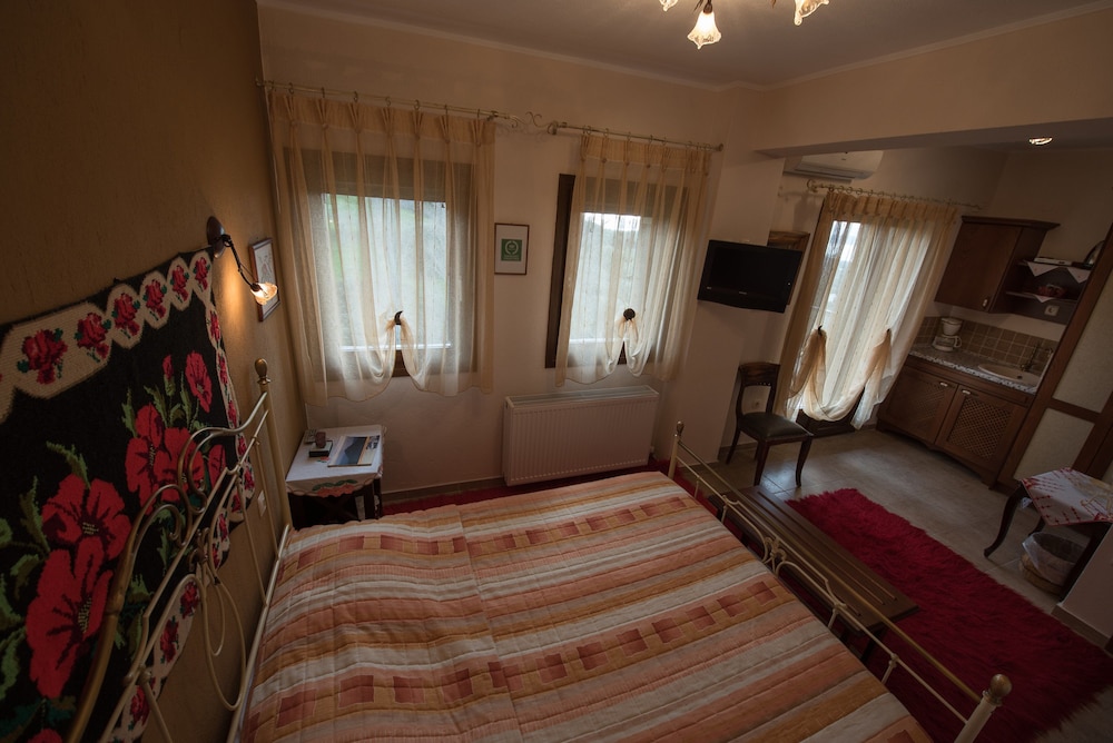 Chorostasi Guest House