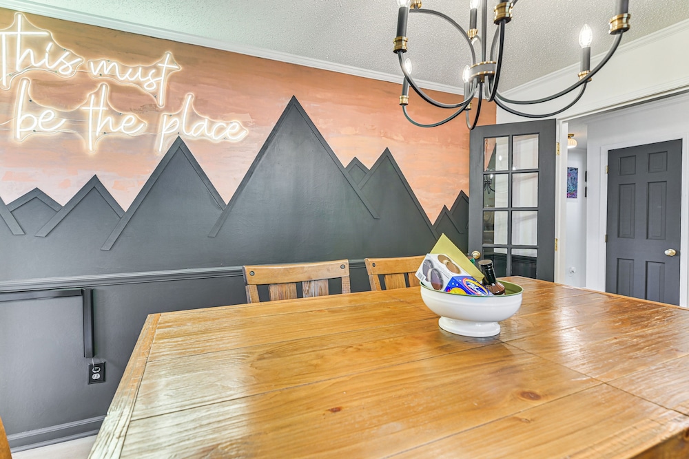 Pet-friendly Home w/ Yard, 1 Mi to Decatur Mall