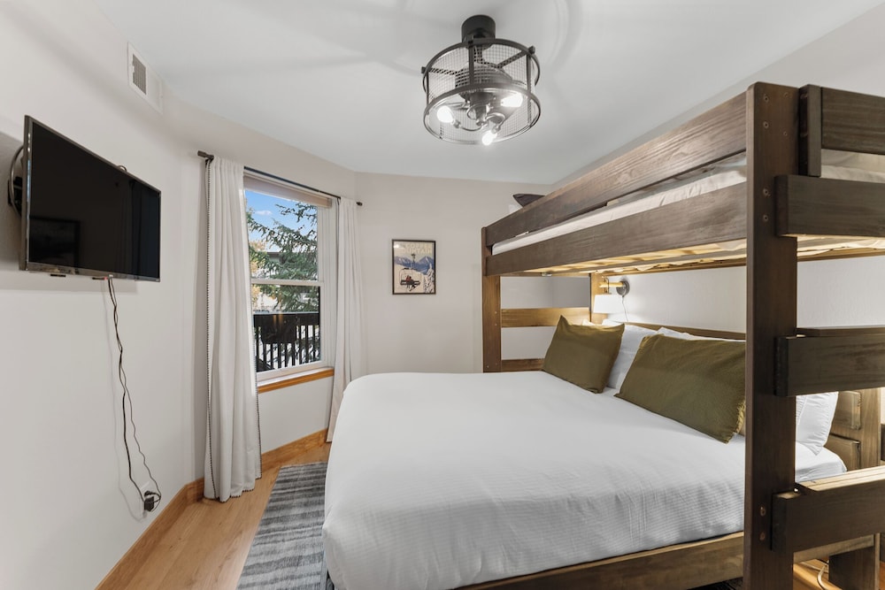 Mountain Side Condominiums 152, Building H