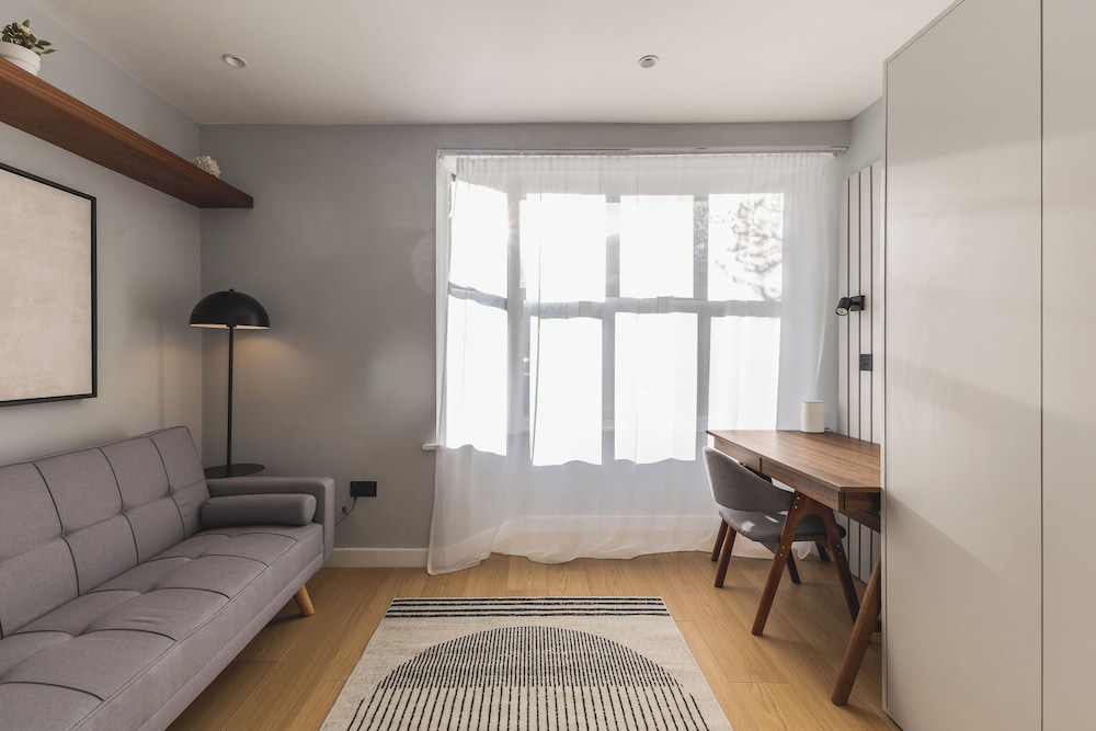 Beautiful Flat in Acton