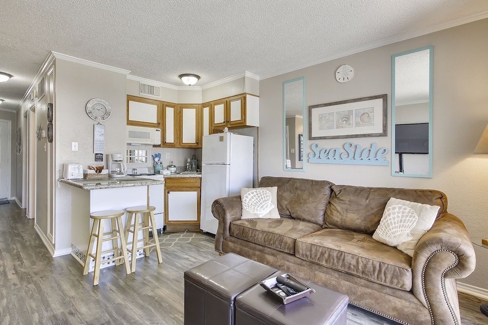 Casa Del Mar Beach Suites by AB Sea Resorts