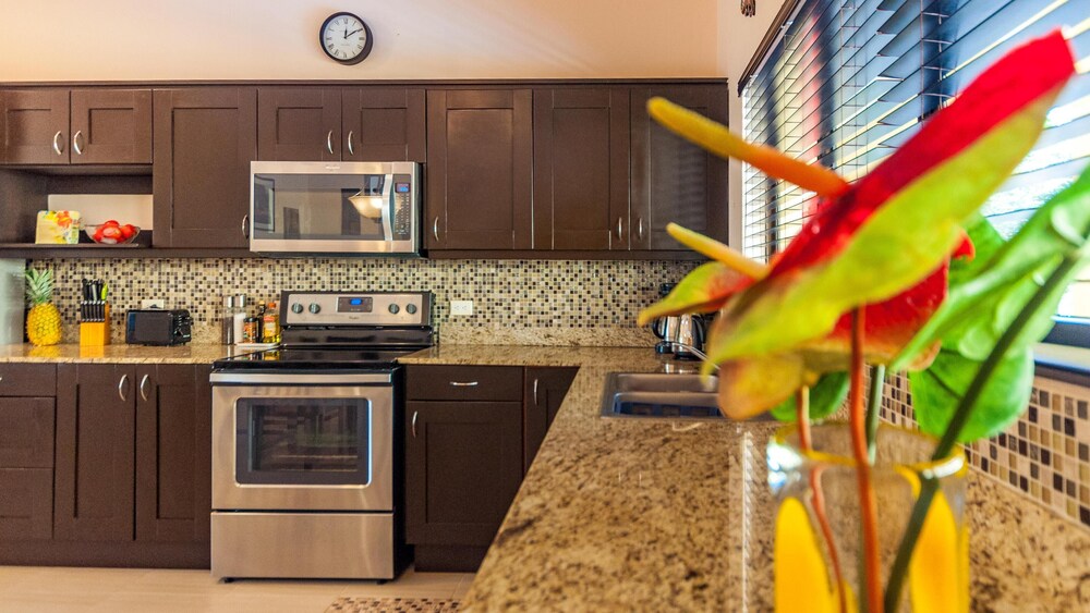 2-Bedroom, 2-Bath Condo Near Beach view 4