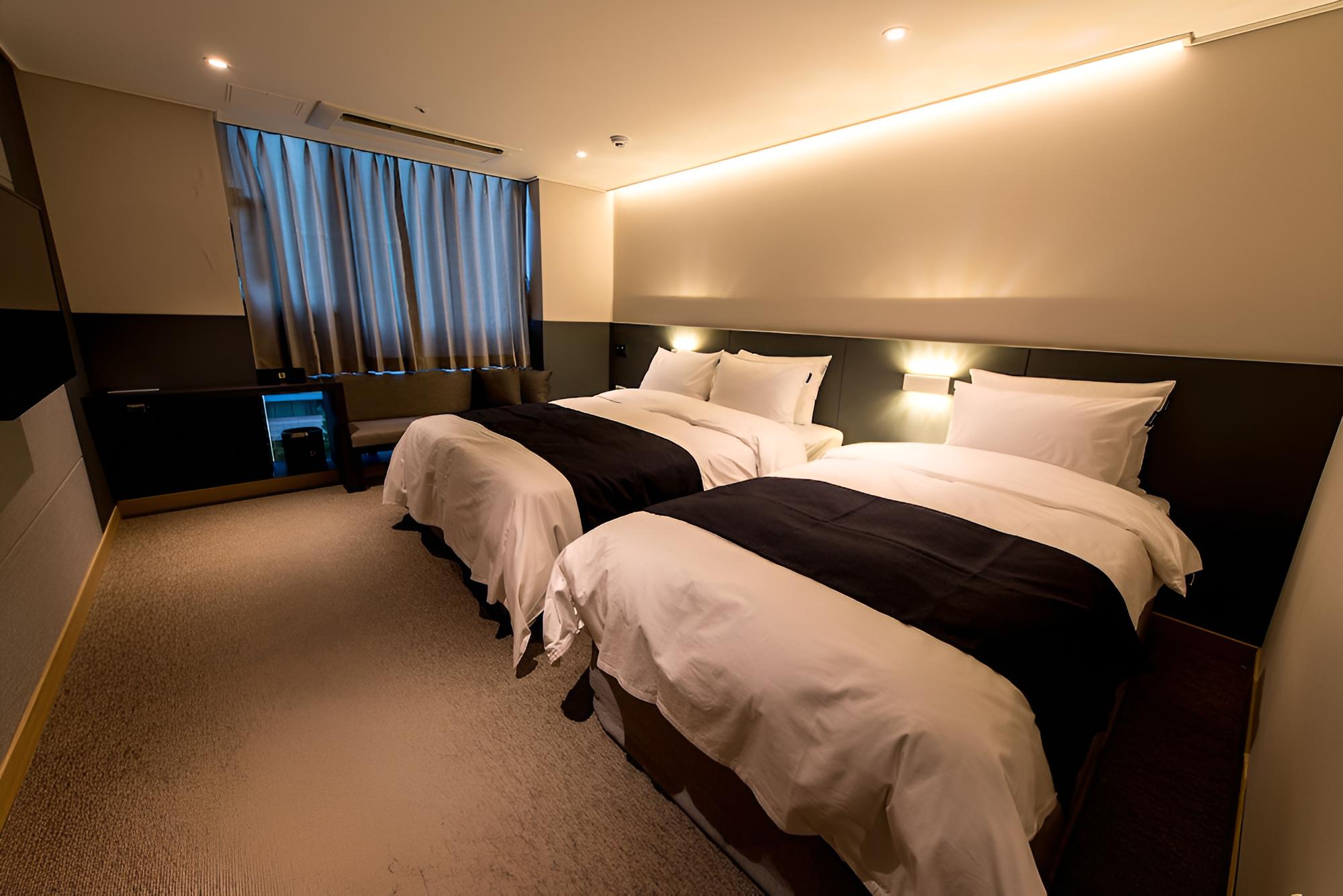 R&B Business Hotel