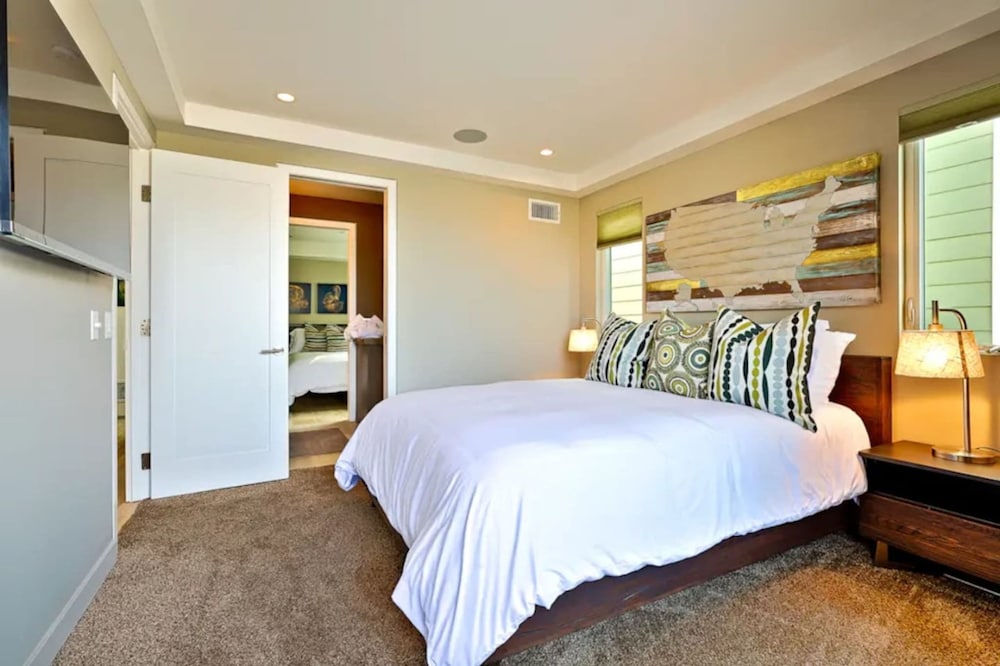 7 Br 2 Hot Tubs Rooftop Beach Block Ocean View