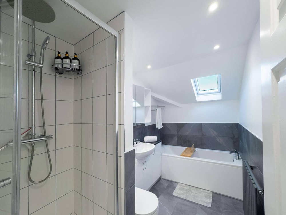 Elegant 2BR Broadstairs Coastal Escape by Adliv
