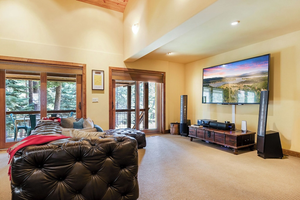Star Haven Retreat 5 BDR Stunner!