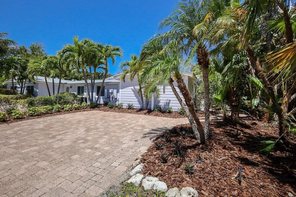 Paradise Palms 3 Bedroom Cottage