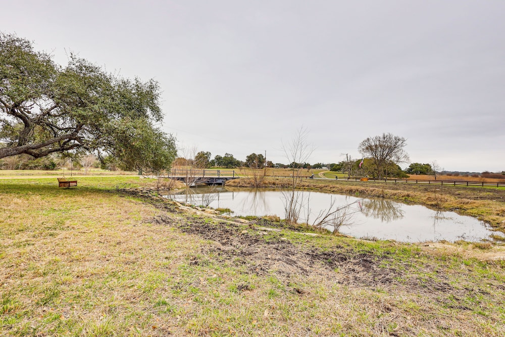 Large Yard + Pond: Fayetteville Rural Retreat