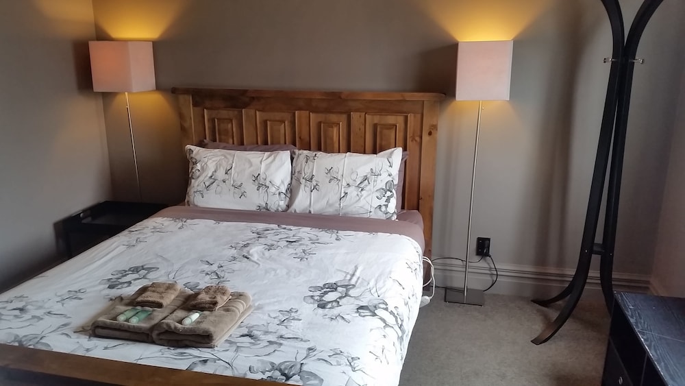 Designer Cottage B&B view 3