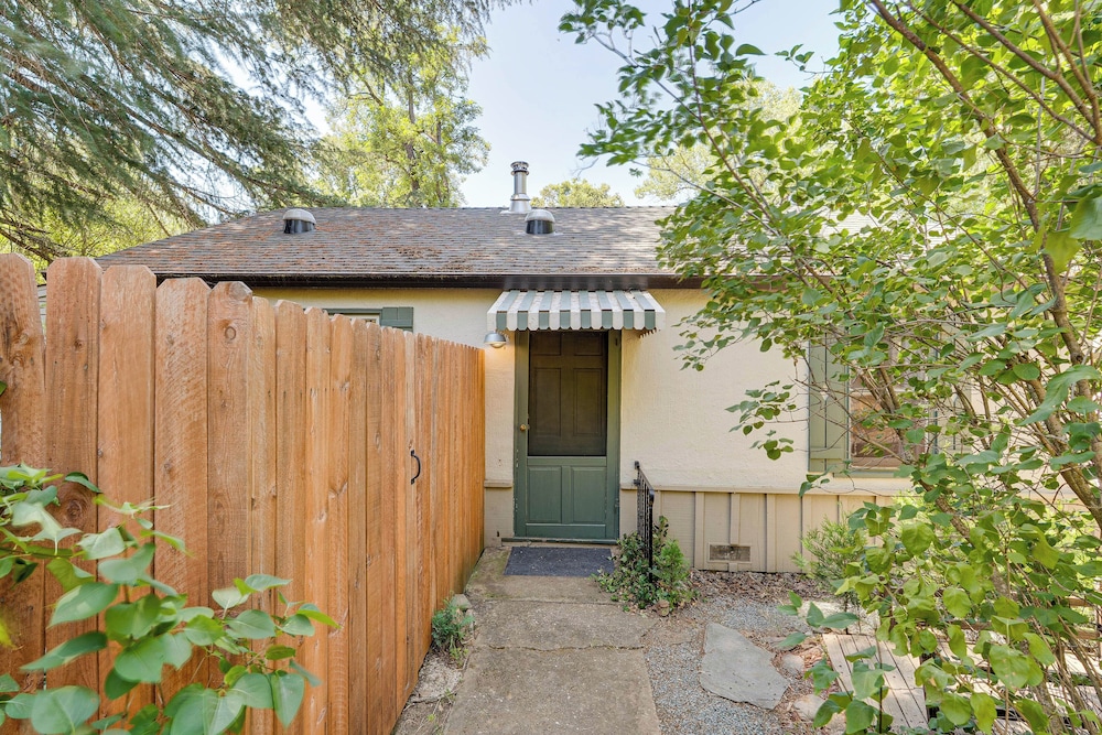 Wine Country Cottage in Historic Fiddletown!
