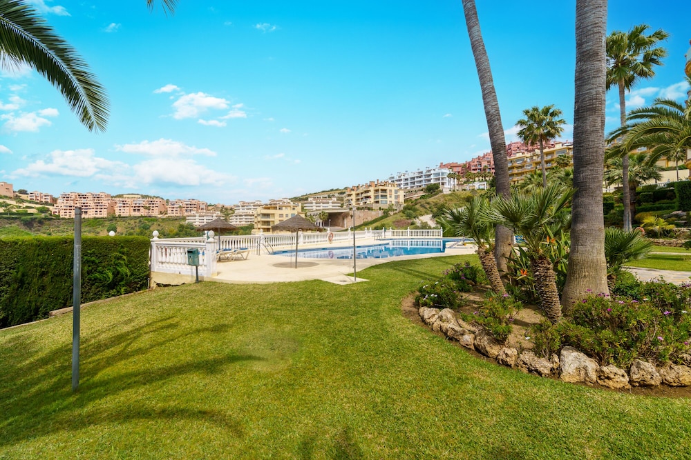 View of the sun Apartment With Pool