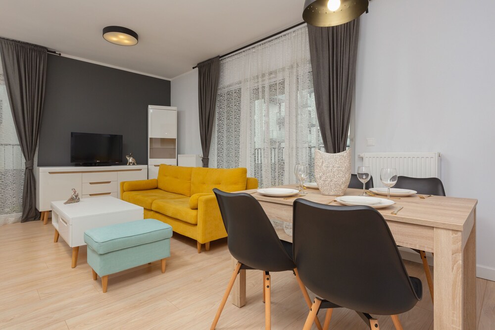 Active City Apartments Warsaw by Renters view 3