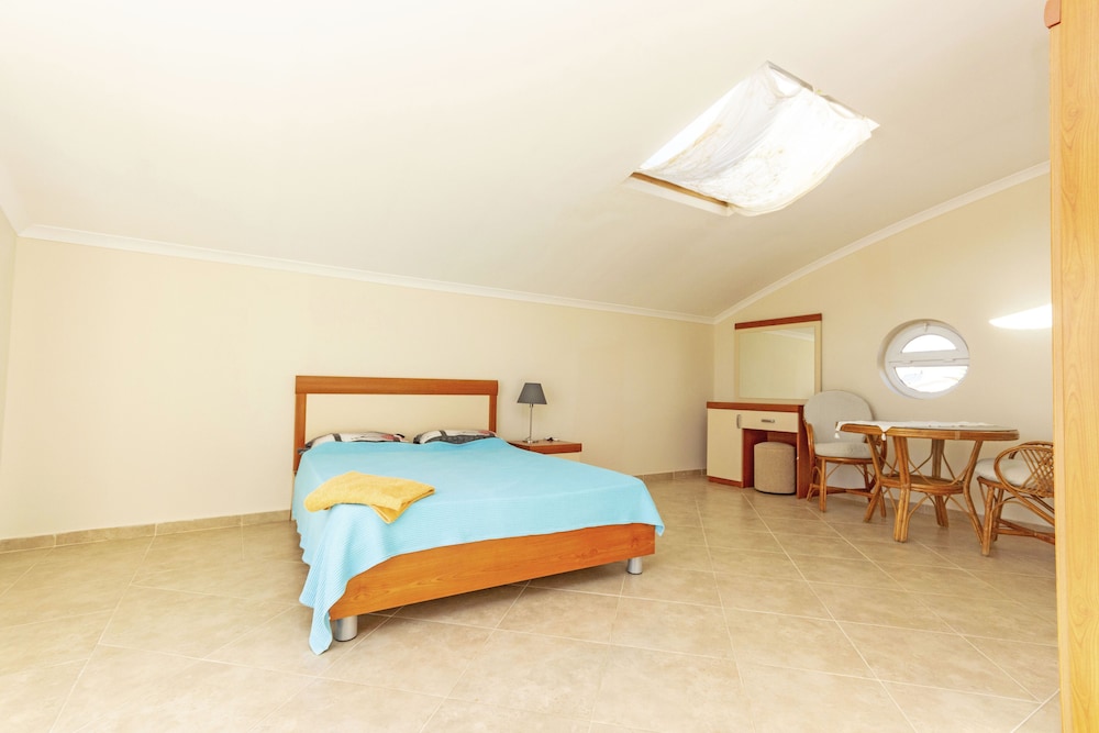 Paradise Town Villa Royal