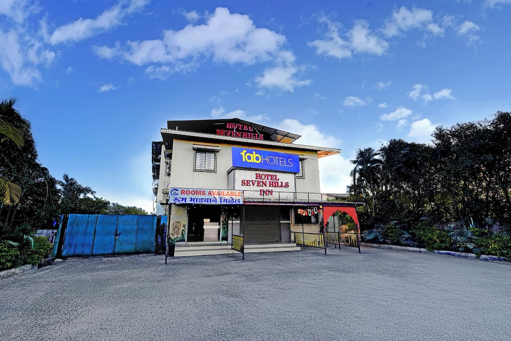 Fabhotel Seven Hills Inn
