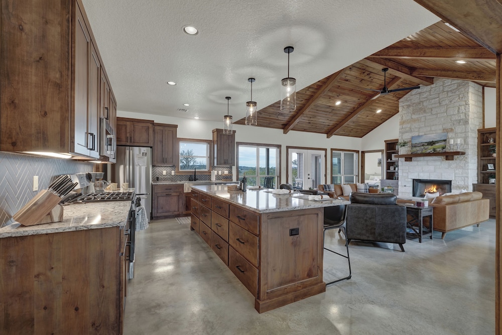 Luxury in the Hill Country, 10-mins to Downtown!