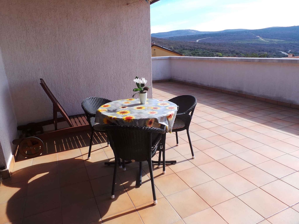 Apartments in Kornic/insel Krk 14471