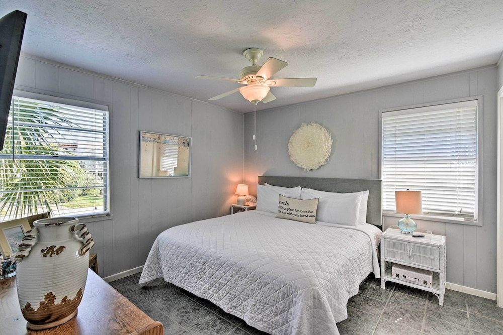 Cozy Galveston Beach House - Walk to the Gulf!