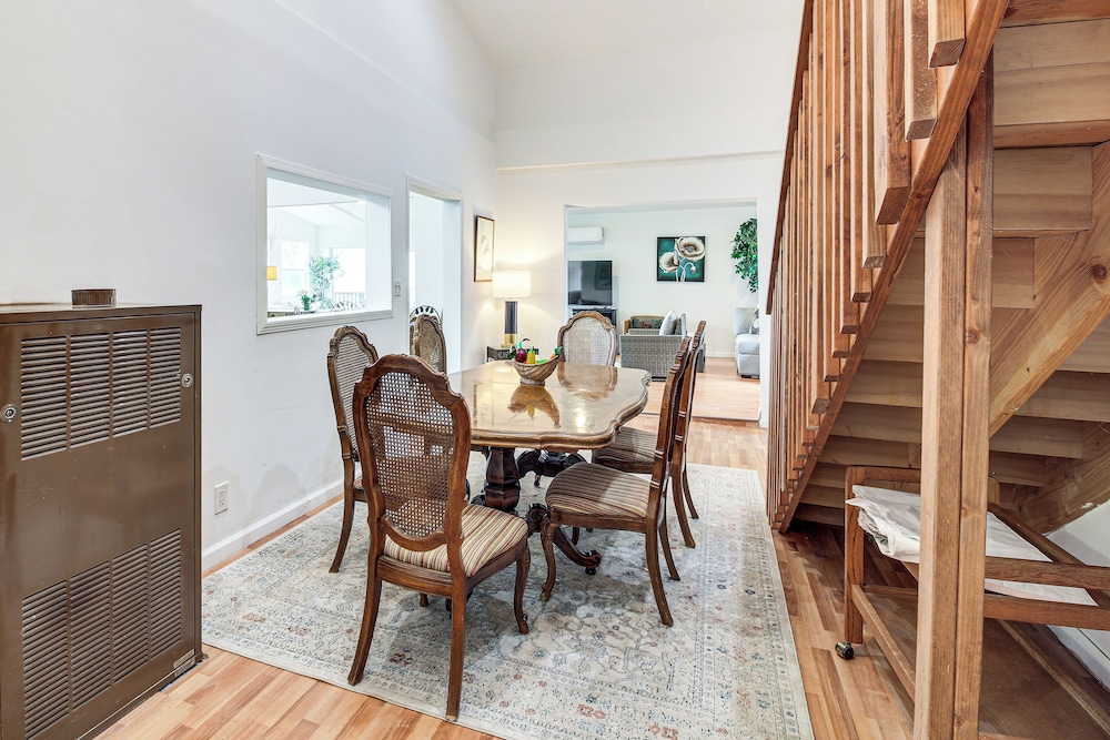 2 Mi to Downtown Coos Bay: Home w/ Deck, Fire Pits