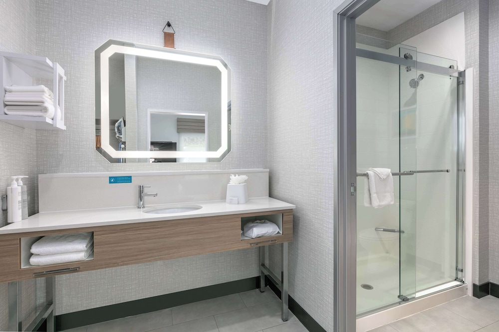 Hampton Inn Suites Shenandoah The Woodlands, Tx - Property Image 37