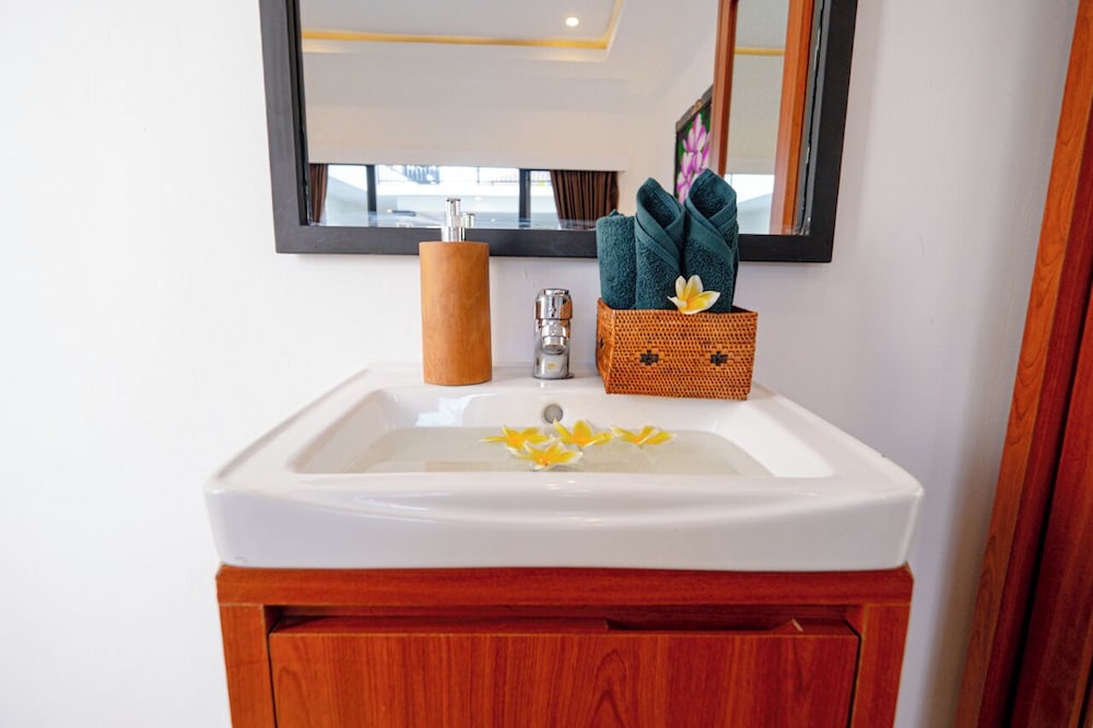 Crystal Flow Guest House & Apartment Canggu