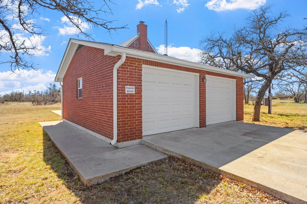 Peaceful 2 Bedroom Home by RedAwning view 2